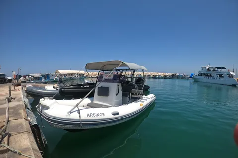 Location de bateaux sans permis à Latchi et option de transfert depuis Paphos