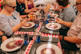 Verona: Food and Wine Tasting Walking Tour