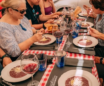 Excursão a pé com degustação de comida e vinho