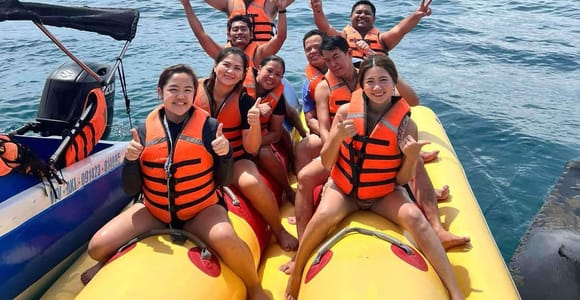 Boracay: Private Banana Boat Ride for Up to 6 Guests