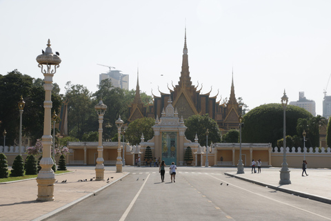 Phnom Penh Tour with English Tuk Tuk Driver