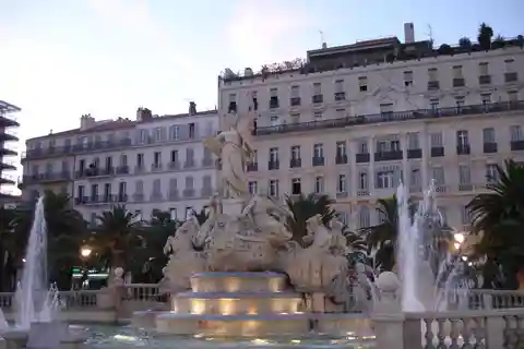 Tolone - Tour privato a piedi della città vecchia