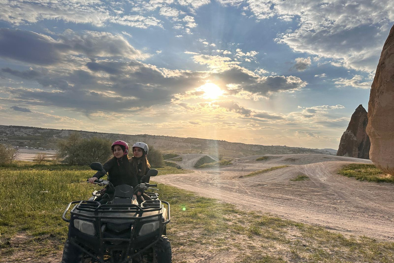 Capadocia: excursión en quad con puesta de sol en el Valle del AmorCapadocia: excursión de 1 hora en quad con traslado desde el hotel.