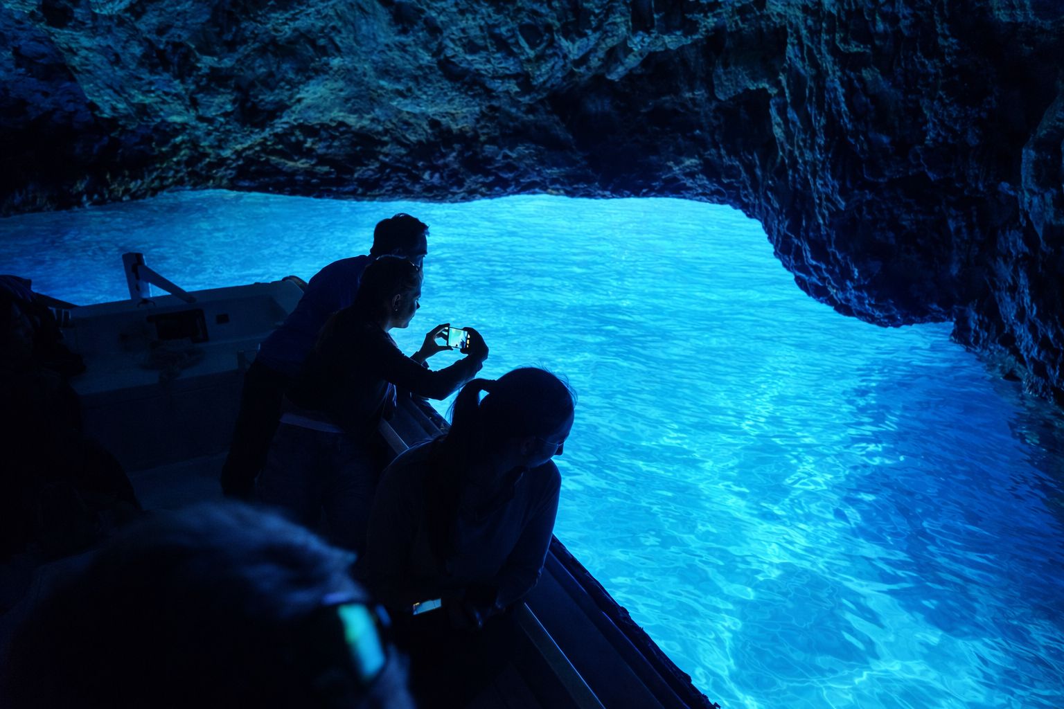 Tivat: Bootsabenteuer zur Blauen Grotte und zu Tunneln aus dem Zweiten Weltkrieg
