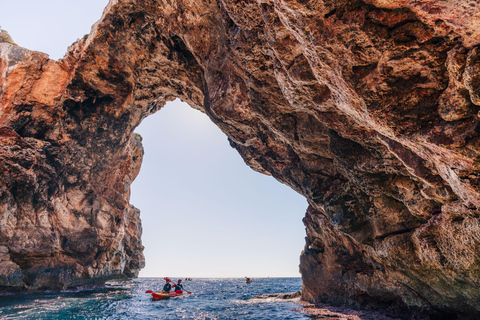 Cala Varques: Expedición guiada en kayak y snorkel por las cuevas marinas