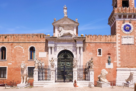 Venice: In the Footsteps of Commissario Brunetti Shared Group Tour in German