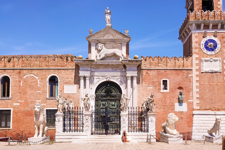 Venice: In the Footsteps of Commissario Brunetti Shared Group Tour in German
