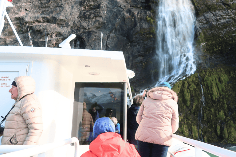 Puerto Natales : navigation vers les glaciers Balmaceda et SerranoPuerto Natales : Navigation vers les glaciers Balmaceda et Serrano