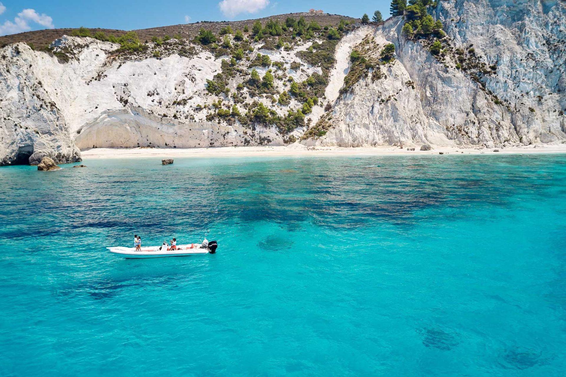 Kreuzfahrt zum White Rocks Beach & Xi Beach mit Mittagessen und Wein