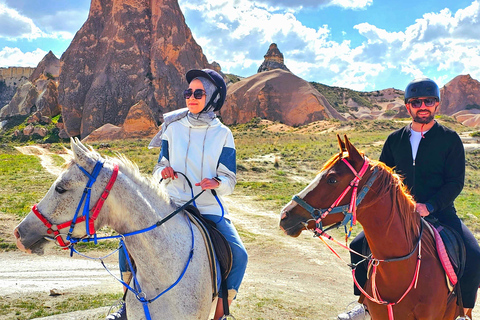 Reiten Erlebe die wunderschönen Täler von KappadokienPferde Tour - Kappadokien Reiten 1 Stunde