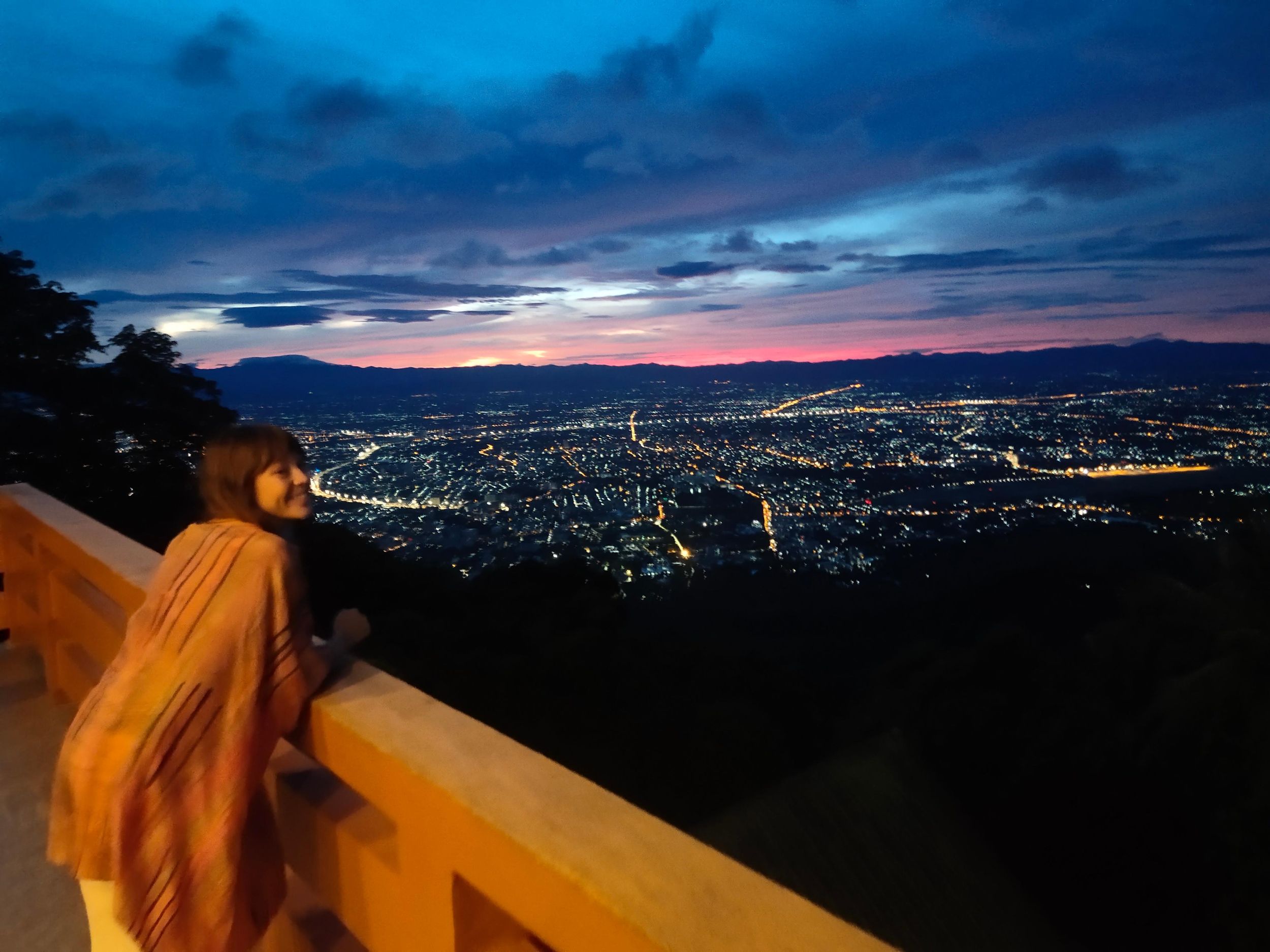 Spiritueller Sonnenaufgang Wat Doi Suthep, Pha Lat, Almosen & Meditation