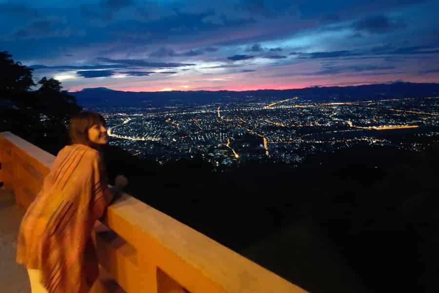Spiritueller Sonnenaufgang: Wat Doi Suthep, Pha Lat, Almosen und Meditation. Foto: GetYourGuide