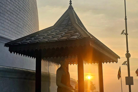 From Colombo: Anuradhapura Private Transfer & Temple Tour
