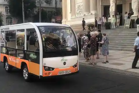Ho Chi Minh city 30 minute sightseeing tour by EV buggy