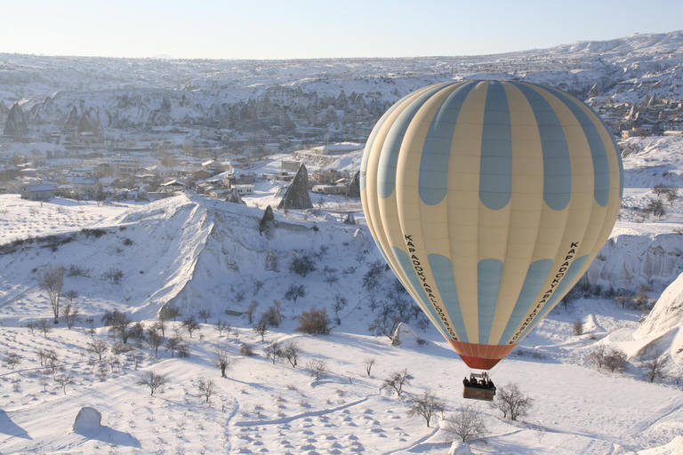 Cappadoce : Montgolfière au lever du soleil à GöremeCappadoce : Excursion en montgolfière au lever du soleil à Göreme avec collations