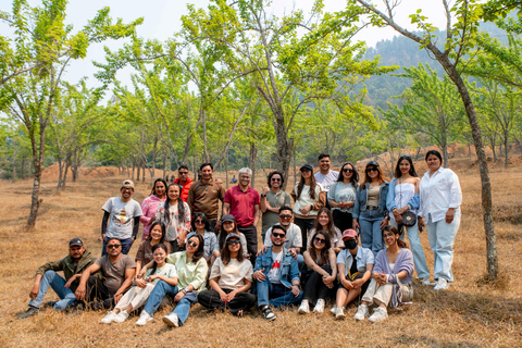 Katmandú: excursión de un día a Chitlang, cata de vinos y breve caminataÚnete (grupo de 2 o más personas)