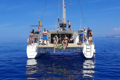 Gran Canaria: Catamaran trip with drinks, lunch, and snorkeling Gran Canaria Private Catamaran Excursion with Drinks, Lunch, and Snorkeling