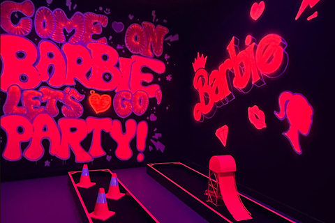 Sewilla: Kryty 18-dołkowy minigolf z efektami UVSewilla: Kryty minigolf UV