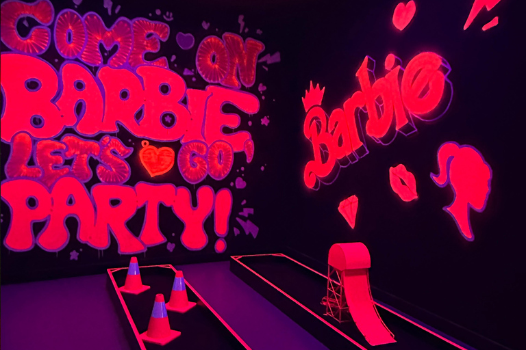 Sewilla: Kryty 18-dołkowy minigolf z efektami UVSewilla: Kryty minigolf UV