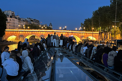 Paris: Seine River Sightseeing Cruise with Parisian Macaron Paris: Seine Day/Evening Cruise & Macaron Experience