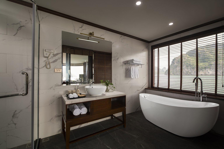 2/3-Day Halong & Lan Ha Bay Dora 5* Cruise balcony, bathtub 2D1N Cruise without transfer