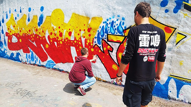 Berlin: Exclusive graffiti workshop with graffiti tour for groups/families