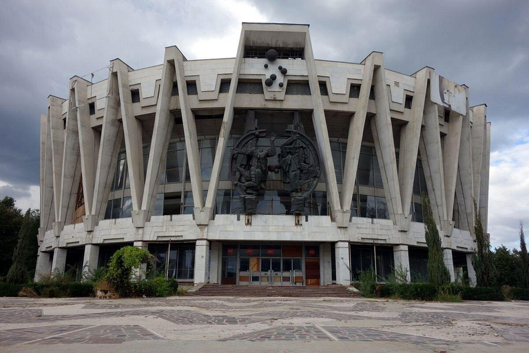 Chișinău: Private Soviet City Tour by Vintage Lada