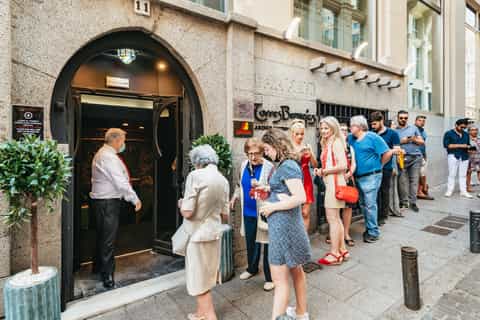 Madrid: Live Flamenco Show with Food and Drinks Options