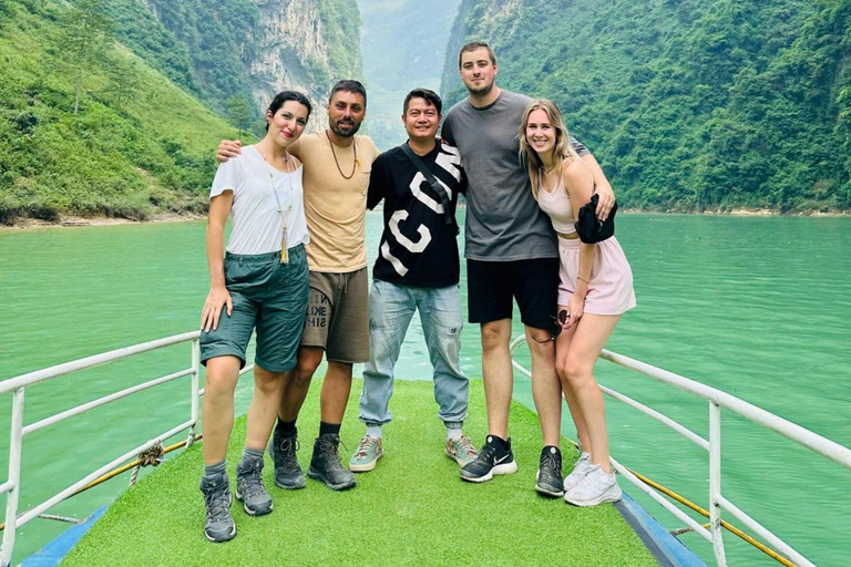 From Hanoi: Ha Giang Loop 3D2N + 2-Way Bus & Free Hostel Ha Giang Loop Tour 3D2N Ride with your Friend