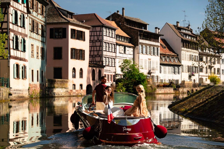 Strasbourg: Private boat-tour on the River Ill with skipper – Picasso (4 people) Strasbourg: Private River Ill Boat Tour with Skipper – Picasso (4 people)