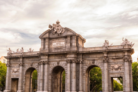 Madryt: Najważniejsze atrakcje miasta wycieczką elektrycznym tuk tukiemMadryt: Wycieczka po mieście elektrycznym tuk tukiem GV71