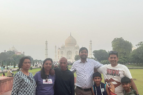 Dezelfde dagtrip vanuit Delhi met de supersnelle treinDagtrip vanuit Delhi met de supersnelle trein