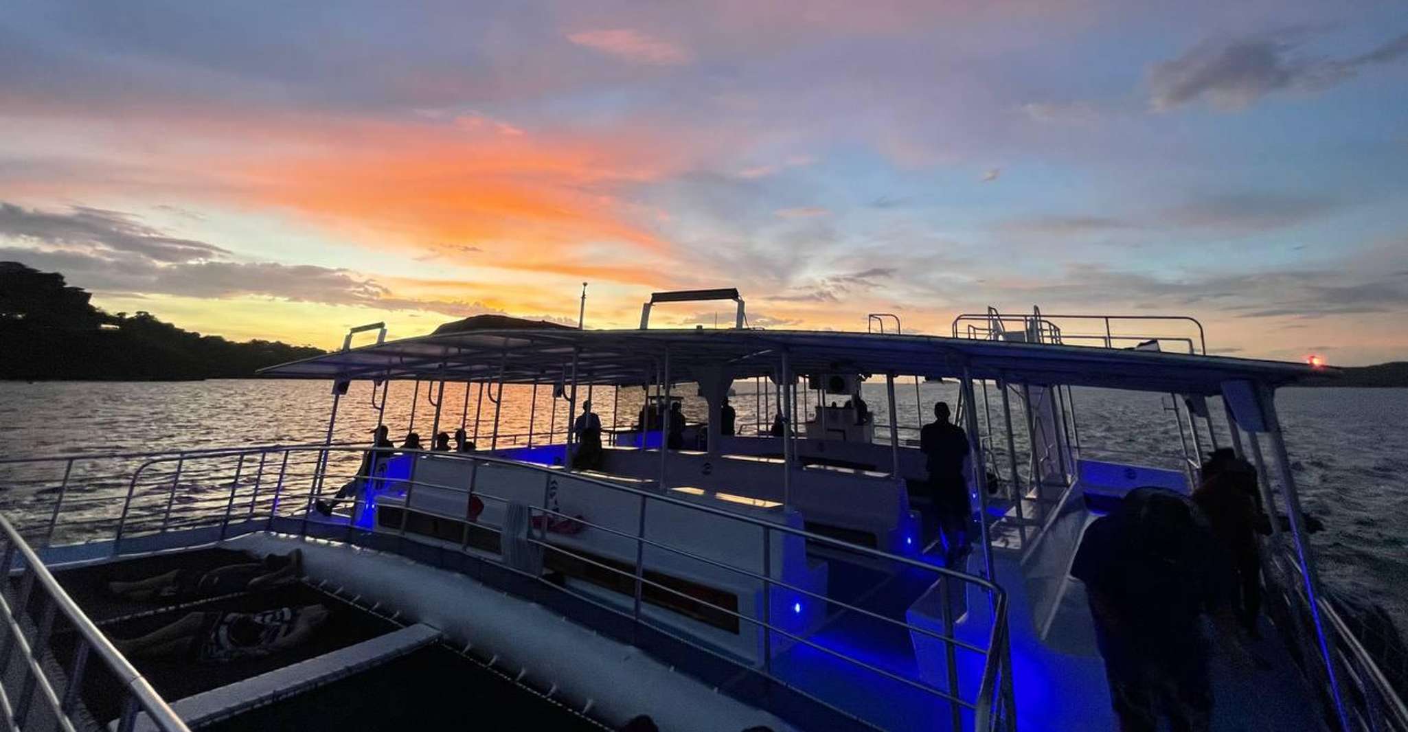 Catamaran Tour - Hizvo