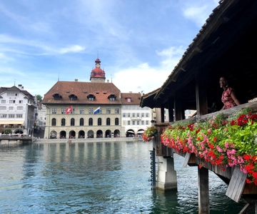 Lucerne: Private Chocolate and Cheese Tasting Walking Tour