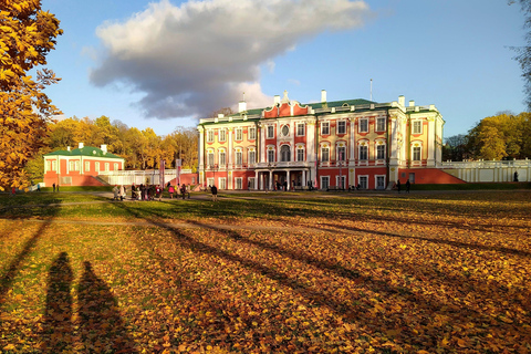 从赫尔辛基出发：塔林一日游（含轮渡和晚餐）
