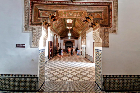 Marrakech arv: Saadiska gravar, Bahia Palace &amp; Medina TourDelad tur från mötesplats (utan inträdesbiljetter)