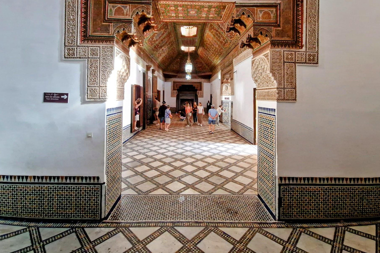 Marrakech arv: Saadiska gravar, Bahia Palace &amp; Medina TourDelad tur från mötesplats (utan inträdesbiljetter)
