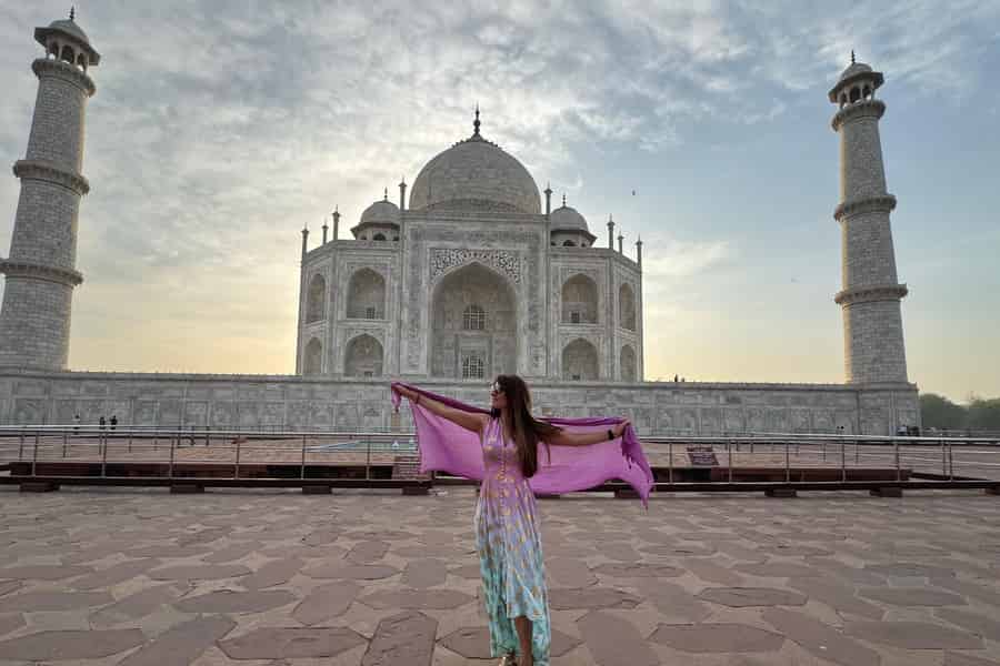 Überspringe die Warteschlange Taj Mahal Tour mit privatem Tourguide. Foto: GetYourGuide
