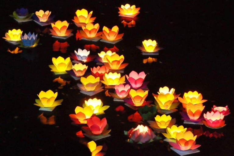 Hoi An: Private night boat Trip & release lantern on river