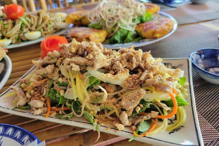 Aula particular de culinária em Hoi An e tour de barco para pesca de caranguejo