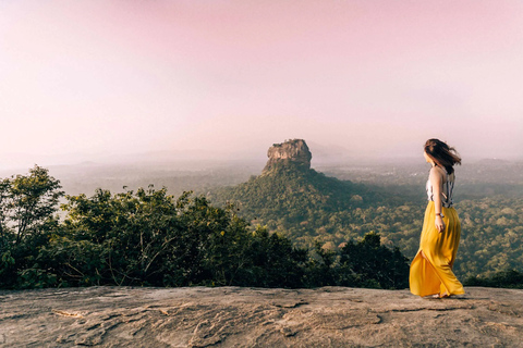Sigiriya: Pidurangala Rock Sunrise or Sunset Photo Tour