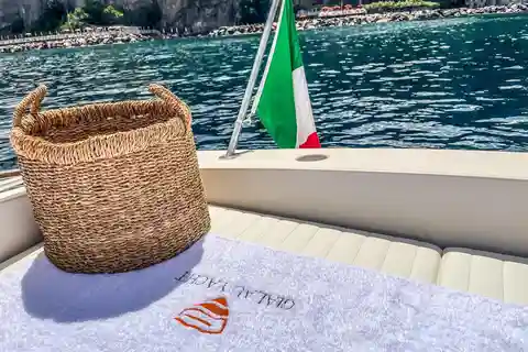 Från Sorrento: Capri Island Privat båttur med dryck