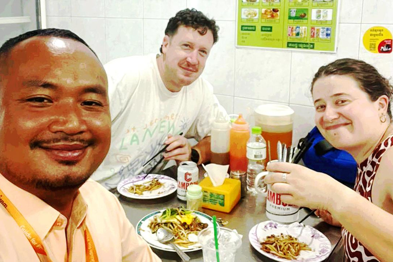 جولة سير في بنوم بنه: التاريخ والثقافة والفن وطعام الشوارع