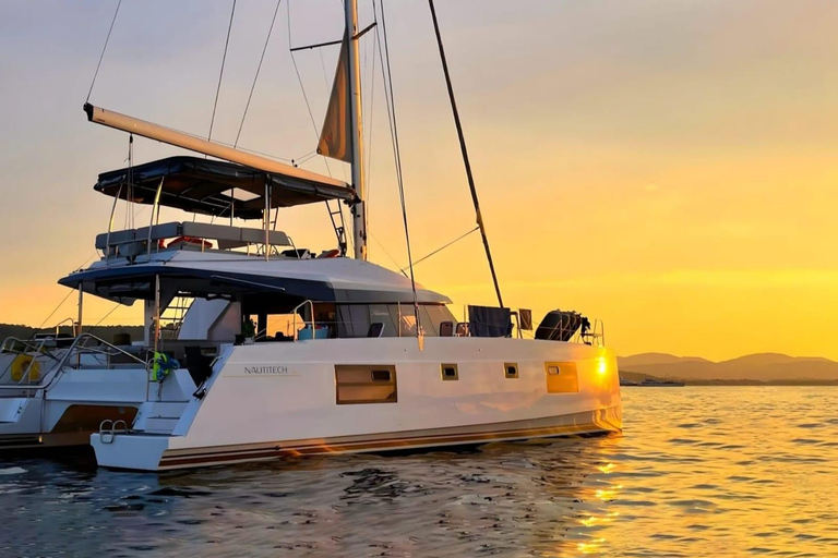 Balos: Catamaran Shared Sailing Cruise with lunch and drinks Balos: Catamaran SUNSET Shared Sailing Cocktail Cruise