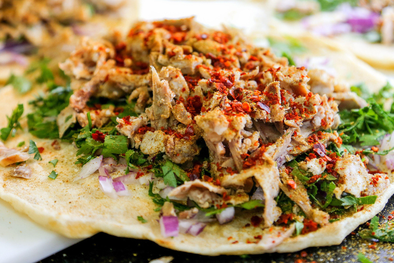 İzmir: Street Food & Culture Walking Tour