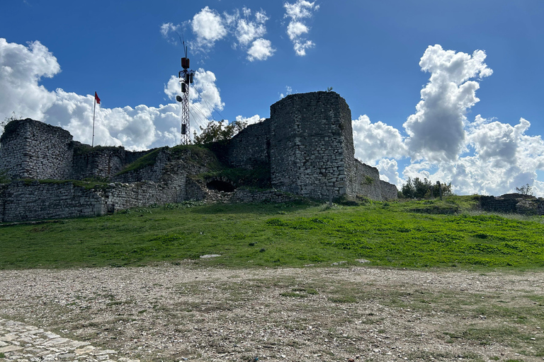 Au départ de Tirana et Durres : excursion à Berat et au lac Belshi