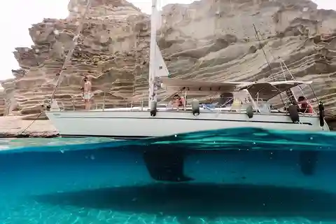 Passeio de barco aventureiro para as cavernas Kleftiko e Sykia