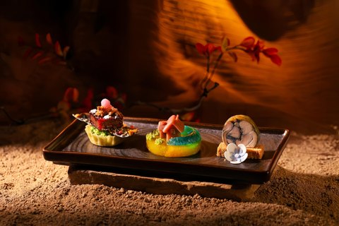 Shanghai: Dunhuang-Themed Dinner Show with Costumes VIP Seat Meal+Costume+Makeup
