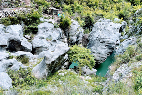 Wandeling op Gamti Mt & Bovilla Meer vanuit Tirana met Land Rover