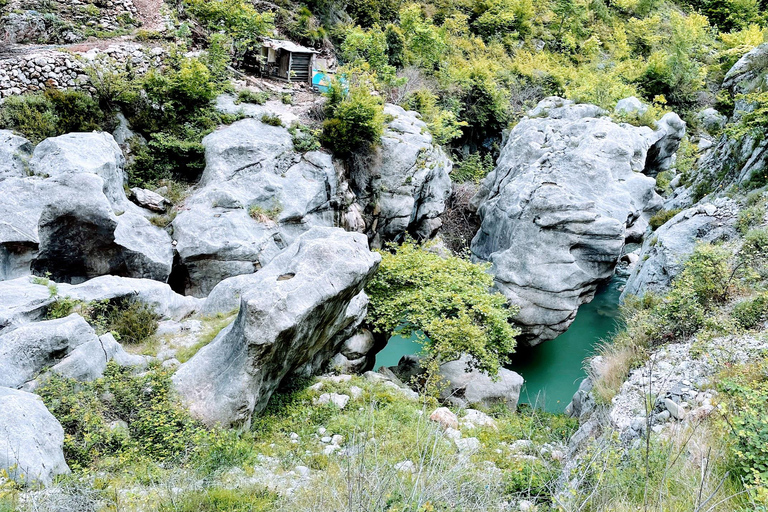 Wanderung auf den Gamti Berg und den Bovilla See von Tirana aus mit dem Land Rover